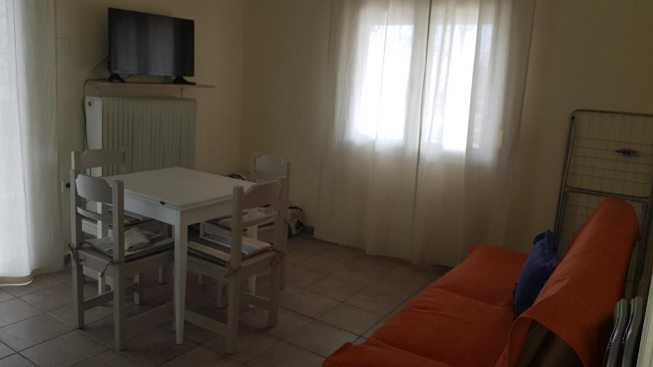 Central Apartments Eretria Eksteriør bilde